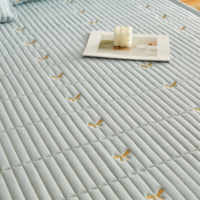 91家纺网 家纺一手货源 找家纺 叠派家纺 2024新款水洗棉刺绣床护垫 蝴蝶-浅蓝