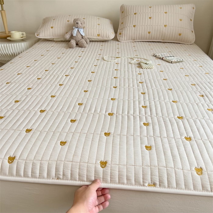 91家纺网 家纺一手货源 找家纺 叠派家纺 2024新款水洗棉刺绣夹棉床笠 小熊-卡其