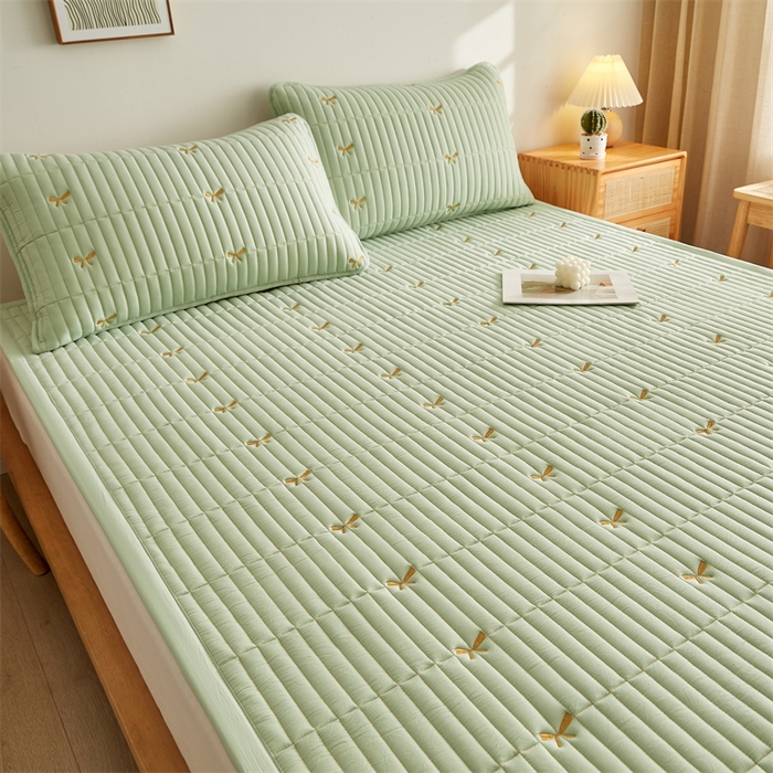 91家纺网 家纺一手货源 找家纺 叠派家纺 2024新款水洗棉刺绣床护垫 蝴蝶-果绿