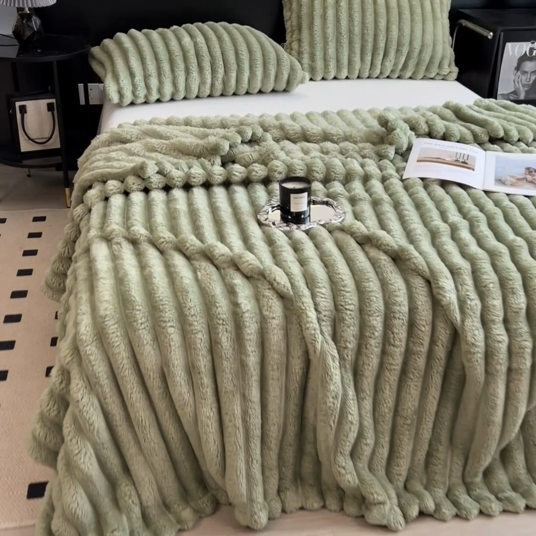 91家纺网 家纺一手货源 找家纺 欧邦 新款兔兔绒抽条单层毯 绿茶