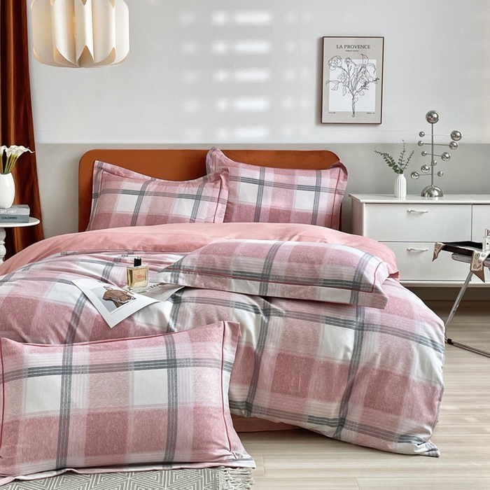 91家纺网 家纺一手货源 找家纺 2025新款全棉精梳磨毛印花四件套 宾利兰格粉