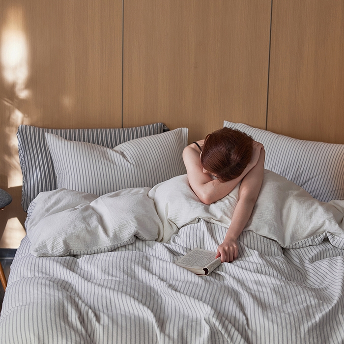 91家纺网 家纺一手货源 找家纺 2025新品尚美色织条纹绉纱系列--尚美细条系列 尚美-银灰细条