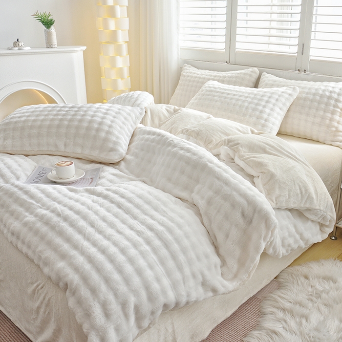 91家纺网 家纺一手货源 找家纺 启优家纺 2024新款简约兔兔绒活性印染四件套 纯白