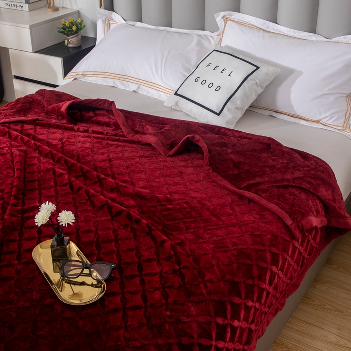 91家纺网 家纺一手货源 找家纺 2025新款铜钱纹大有光提花毛毯保暖盖毯宽包边 酒红