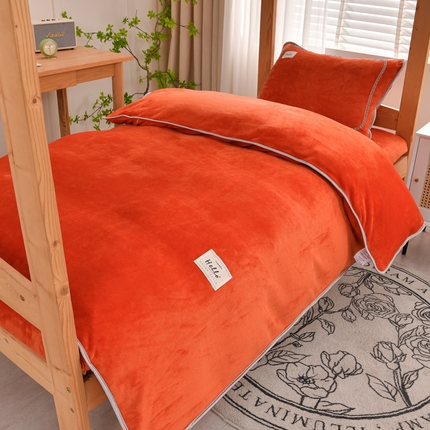 91家纺网 家纺一手货源 找家纺 牵梦萦 2025新款牛奶绒学生三件套 桔色