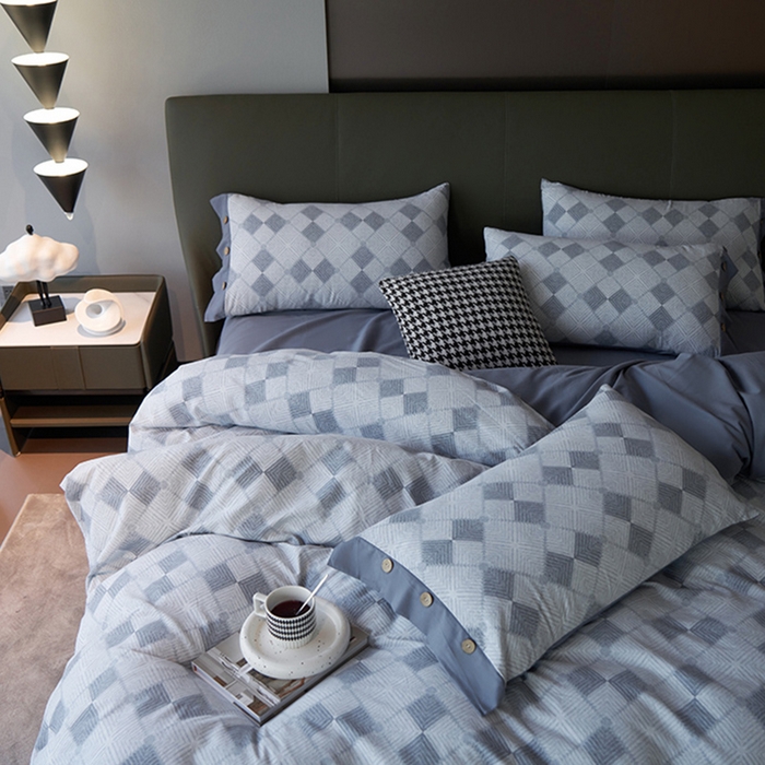 91家纺网 家纺一手货源 找家纺 沐白家居 2025新款全棉生态磨毛印花四件套-纽扣工艺款 格律时尚-蓝