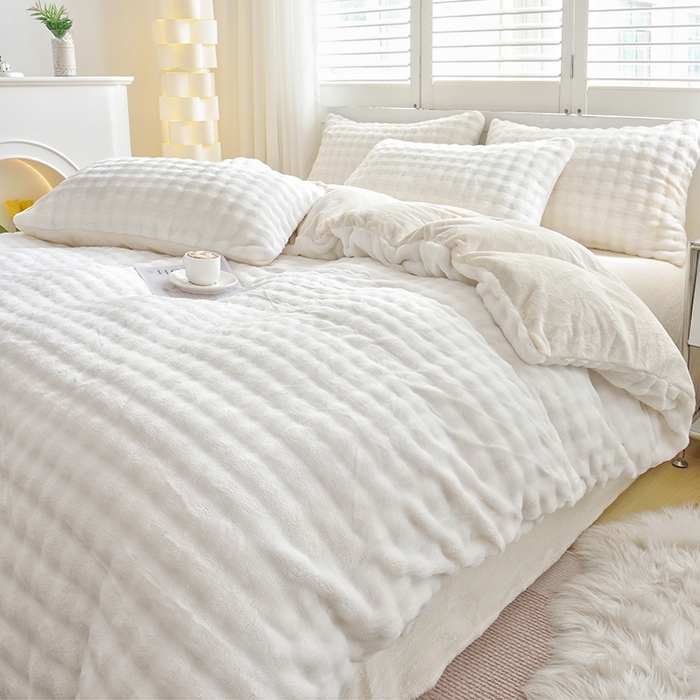 91家纺网 家纺一手货源 找家纺 启优家纺 2024新款简约兔兔绒活性印染四件套 纯白