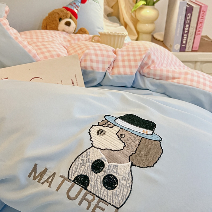 91家纺网 家纺一手货源 找家纺 眠帛 2024新款A类学生三件套小清新绣花绅士狗系列水洗棉床上用品四件套 绅士狗-天空蓝