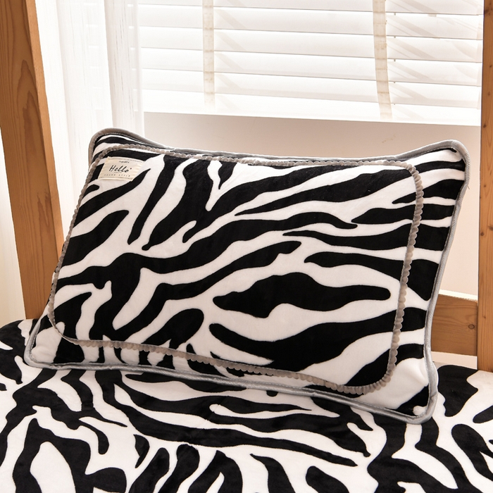 91家纺网 家纺一手货源 找家纺 牵梦萦 2025新款牛奶绒学生三件套 斑马