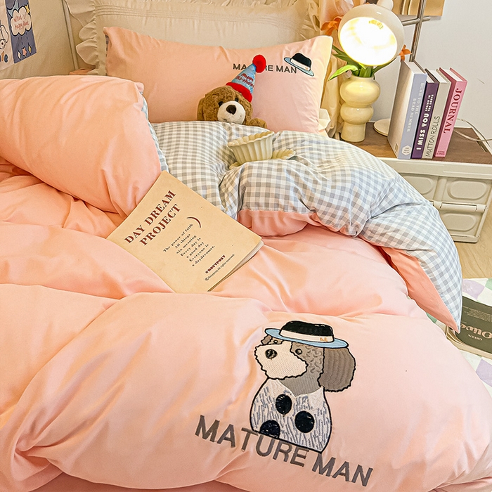 91家纺网 家纺一手货源 找家纺 眠帛 2024新款A类学生三件套小清新绣花绅士狗系列水洗棉床上用品四件套 绅士狗-奶油粉