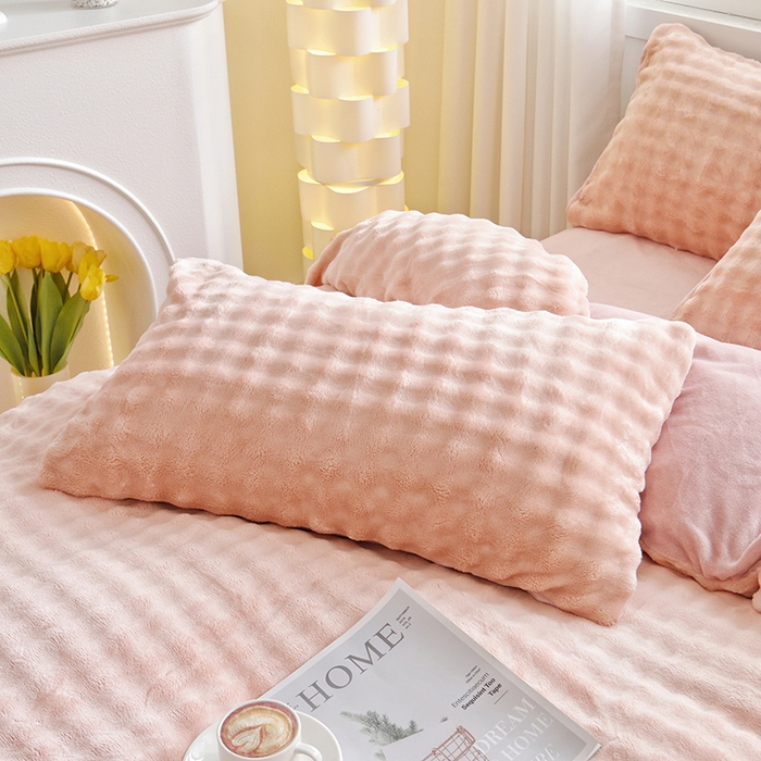 91家纺网 家纺一手货源 找家纺 启优家纺 2024新款简约兔兔绒活性印染四件套 樱花粉