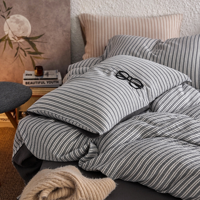 91家纺网 家纺一手货源 找家纺 2025新品尚美色织条纹绉纱系列--尚美可颂系列 尚美-可颂黑灰