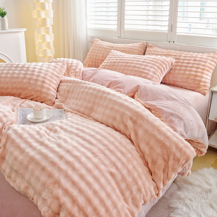 91家纺网 家纺一手货源 找家纺 启优家纺 2024新款简约兔兔绒活性印染四件套 樱花粉