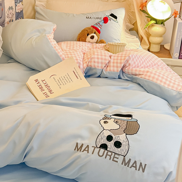 91家纺网 家纺一手货源 找家纺 眠帛 2024新款A类学生三件套小清新绣花绅士狗系列水洗棉床上用品四件套 绅士狗-天空蓝