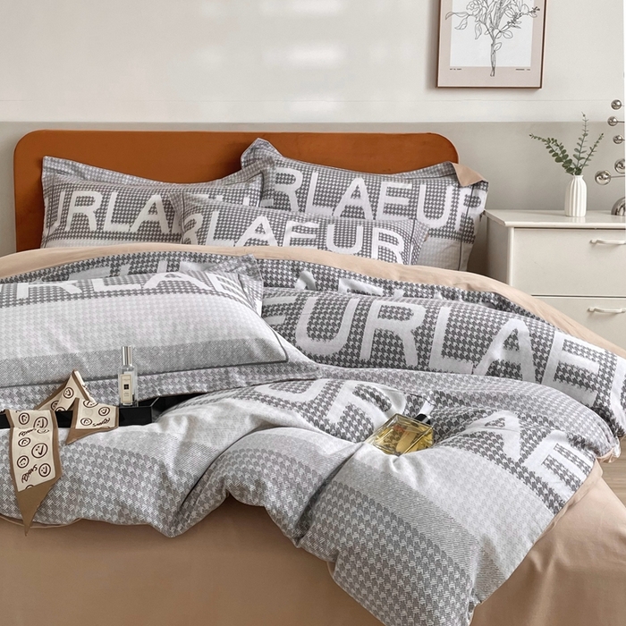 91家纺网 家纺一手货源 找家纺 2025新款全棉精梳磨毛印花四件套 海伦灰