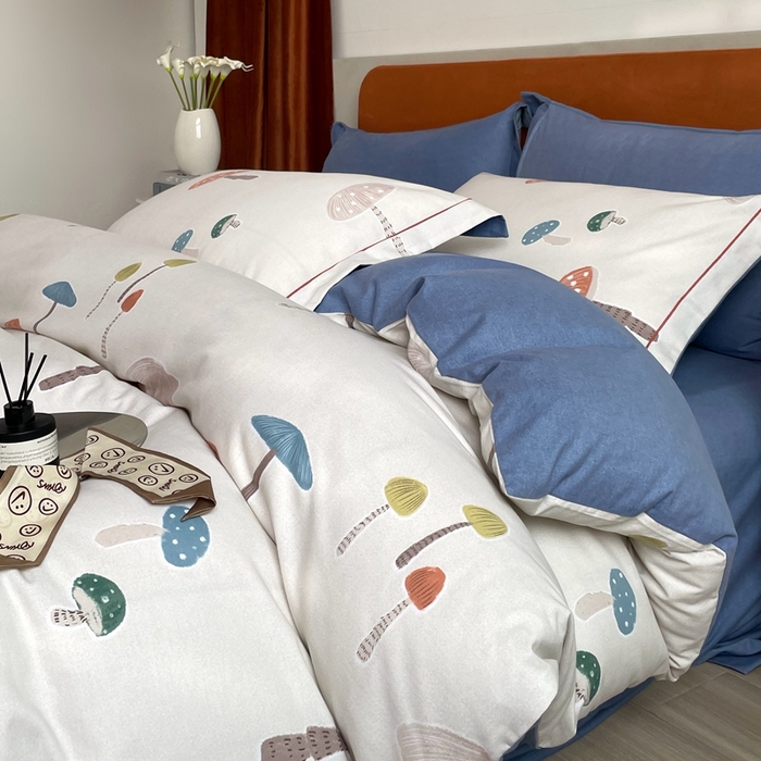 91家纺网 家纺一手货源 找家纺 2025新款全棉精梳磨毛印花四件套 蘑菇小镇米