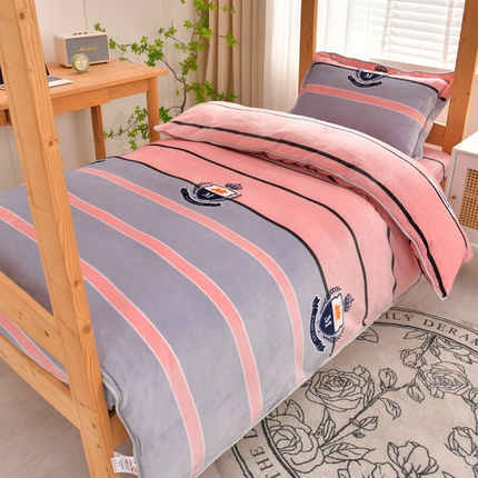 91家纺网 家纺一手货源 找家纺 牵梦萦 2025新款牛奶绒学生三件套 爱情条码