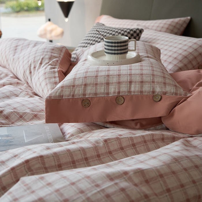 91家纺网 家纺一手货源 找家纺 沐白家居 2025新款全棉生态磨毛印花四件套-纽扣工艺款 小资情调-粉