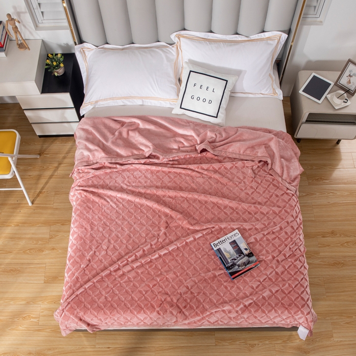 91家纺网 家纺一手货源 找家纺 2025新款铜钱纹大有光提花毛毯保暖盖毯宽包边 粉色