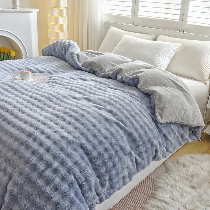 91家纺网 家纺一手货源 找家纺 启优家纺 2024新款简约兔兔绒活性印染单被套 蓝灰