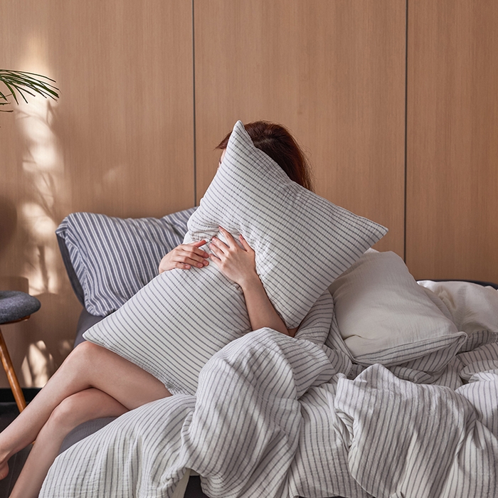 91家纺网 家纺一手货源 找家纺 2025新品尚美色织条纹绉纱系列--尚美细条系列 尚美-银灰细条