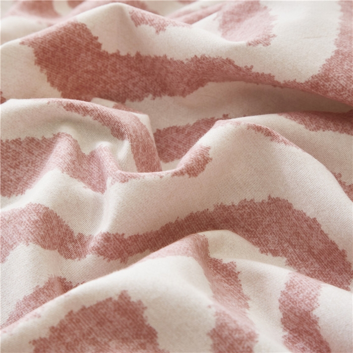 91家纺网 家纺一手货源 找家纺 沐白家居 2025新款全棉生态磨毛印花四件套-纽扣工艺款 玛德里-红