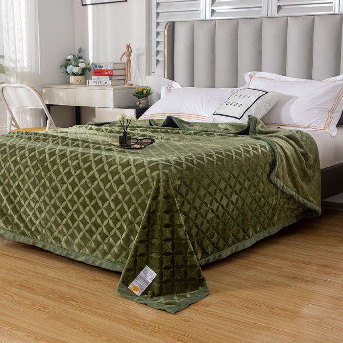 91家纺网 家纺一手货源 找家纺 2025新款铜钱纹大有光提花毛毯保暖盖毯宽包边 军绿