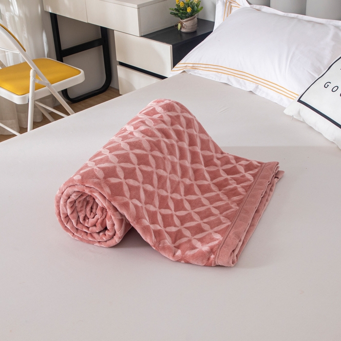 91家纺网 家纺一手货源 找家纺 2025新款铜钱纹大有光提花毛毯保暖盖毯宽包边 粉色