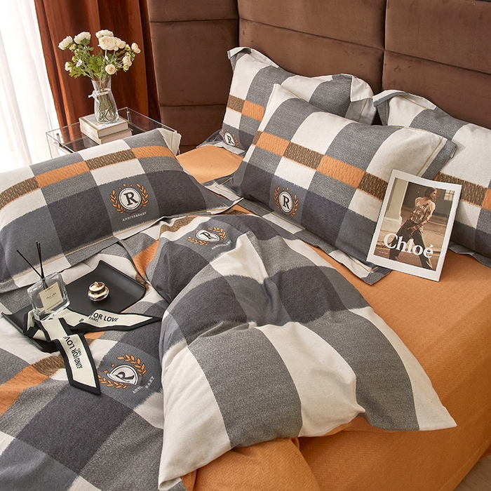 91家纺网 家纺一手货源 找家纺 2025新款全棉精梳磨毛印花四件套 乐享时光灰