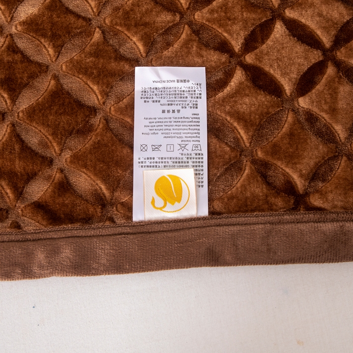 91家纺网 家纺一手货源 找家纺 2025新款铜钱纹大有光提花毛毯保暖盖毯宽包边 咖啡