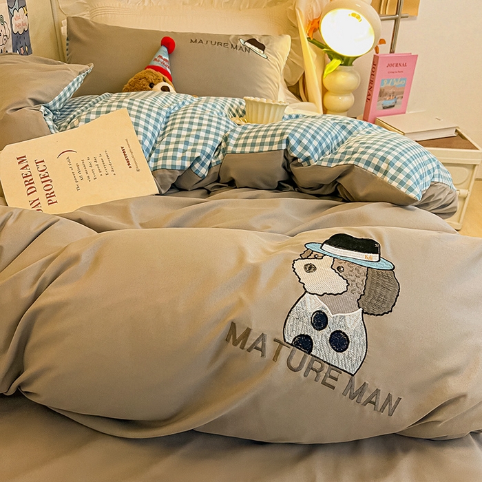 91家纺网 家纺一手货源 找家纺 眠帛 2024新款A类学生三件套小清新绣花绅士狗系列水洗棉床上用品四件套 绅士狗-浅灰