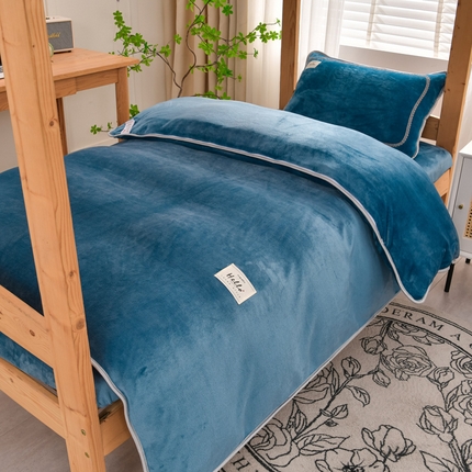 91家纺网 家纺一手货源 找家纺 牵梦萦 2025新款牛奶绒学生三件套 宾利蓝