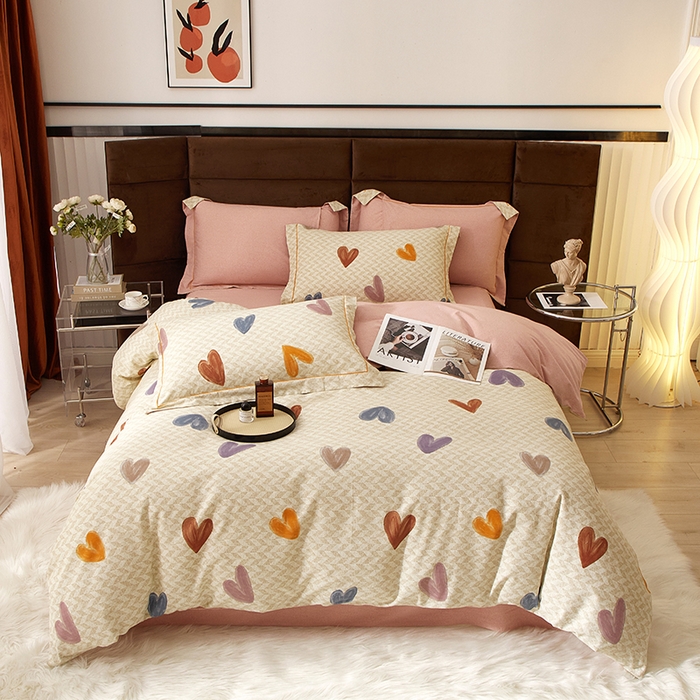 91家纺网 家纺一手货源 找家纺 2025新款全棉精梳磨毛印花四件套 爱相拥