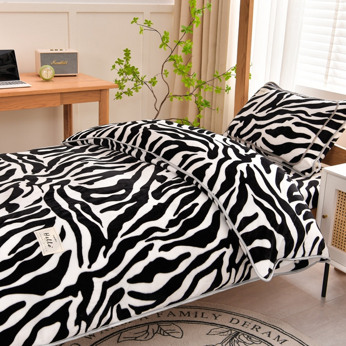 91家纺网 家纺一手货源 找家纺 牵梦萦 2025新款牛奶绒学生三件套 斑马