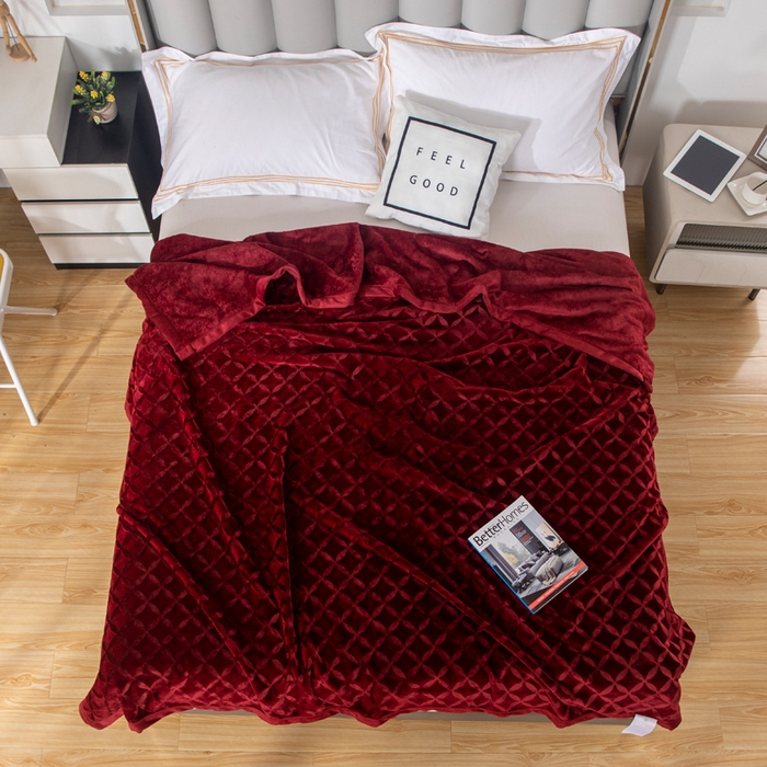 91家纺网 家纺一手货源 找家纺 2025新款铜钱纹大有光提花毛毯保暖盖毯宽包边 酒红