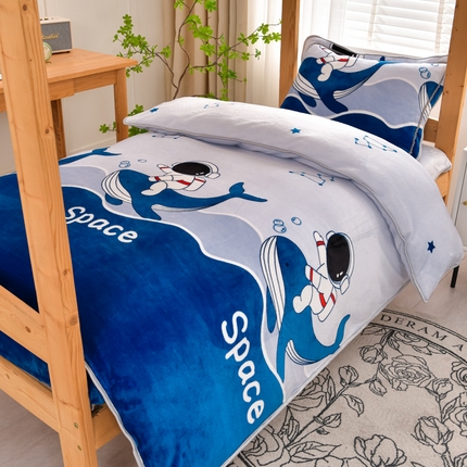 91家纺网 家纺一手货源 找家纺 牵梦萦 2025新款牛奶绒学生三件套 萌趣时光