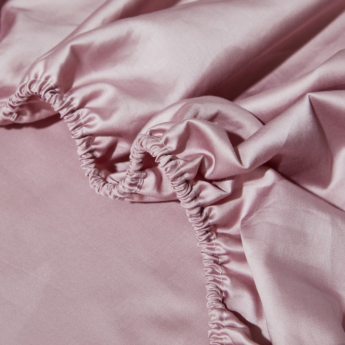 91家纺网 家纺一手货源 找家纺 晶缦家纺 2025新款全棉纯棉60支贡缎长绒棉纯色多规格单品床笠 琳澜-粉豆沙