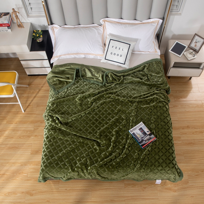 91家纺网 家纺一手货源 找家纺 2025新款铜钱纹大有光提花毛毯保暖盖毯宽包边 军绿