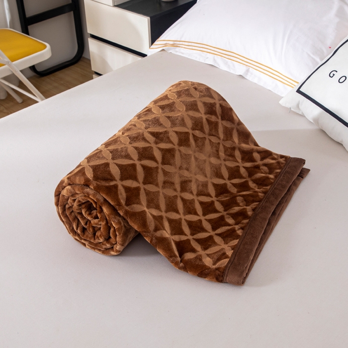 91家纺网 家纺一手货源 找家纺 2025新款铜钱纹大有光提花毛毯保暖盖毯宽包边 咖啡