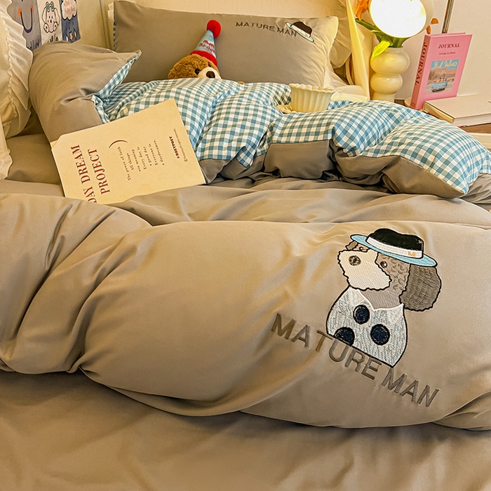 91家纺网 家纺一手货源 找家纺 眠帛 2024新款A类学生三件套小清新绣花绅士狗系列水洗棉床上用品四件套 绅士狗-浅灰