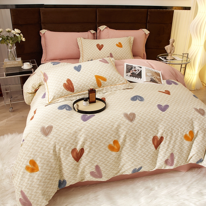 91家纺网 家纺一手货源 找家纺 2025新款全棉精梳磨毛印花四件套 爱相拥