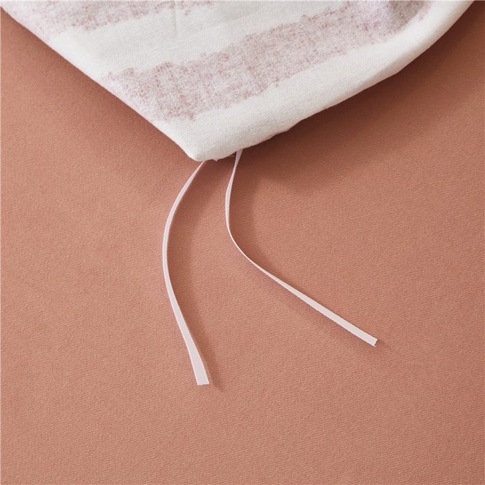 91家纺网 家纺一手货源 找家纺 沐白家居 2025新款全棉生态磨毛印花四件套-纽扣工艺款 玛德里-红