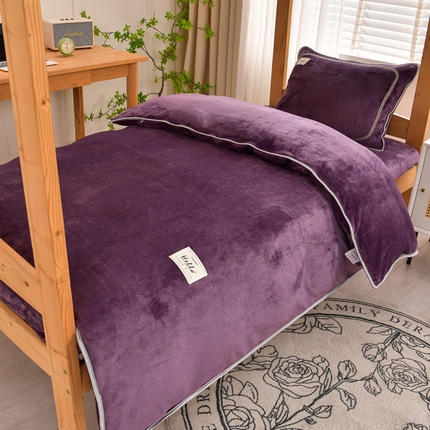 91家纺网 家纺一手货源 找家纺 牵梦萦 2025新款牛奶绒学生三件套 紫色