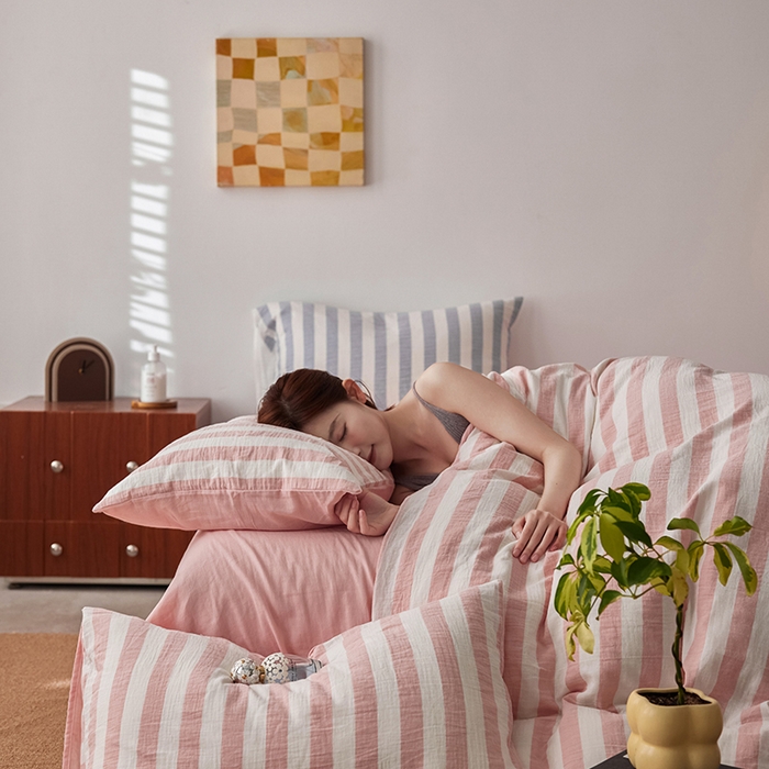 91家纺网 家纺一手货源 找家纺 2025新品尚美色织条纹绉纱系列--尚美宽条系列 尚美-雅粉宽条