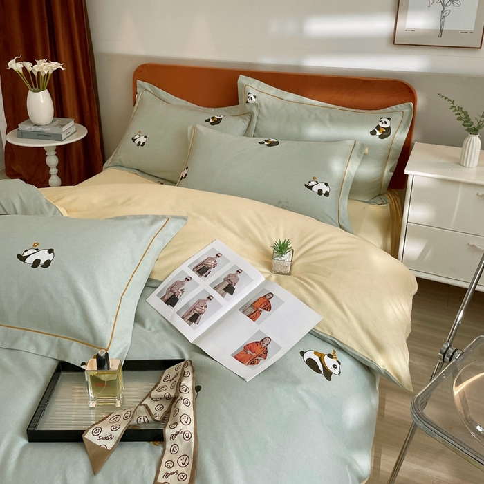 91家纺网 家纺一手货源 找家纺 2025新款全棉精梳磨毛印花四件套 爱宝乐园绿