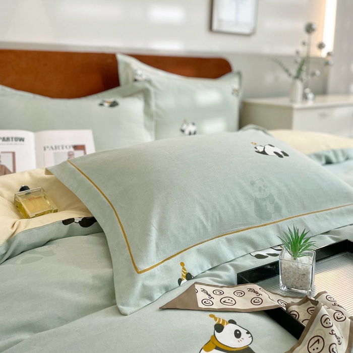 91家纺网 家纺一手货源 找家纺 2025新款全棉精梳磨毛印花四件套 爱宝乐园绿