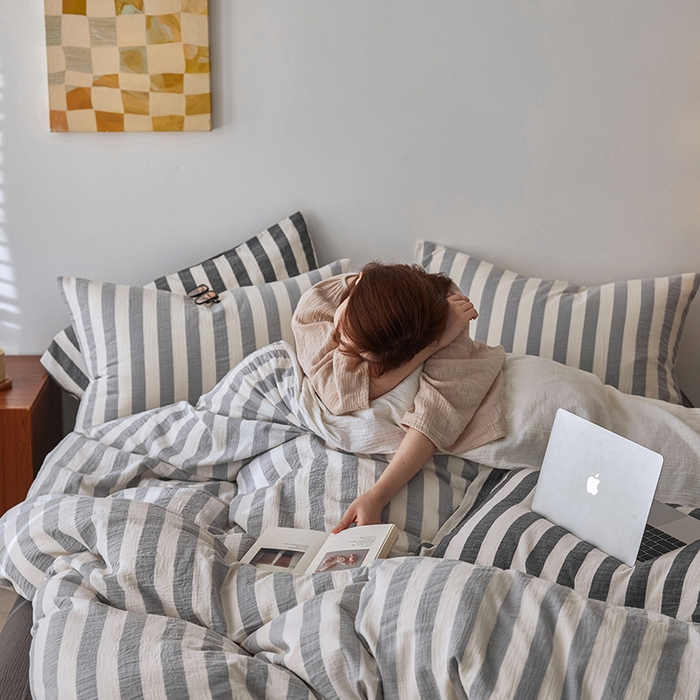 91家纺网 家纺一手货源 找家纺 2025新品尚美色织条纹绉纱系列--尚美宽条系列 尚美-银灰宽条