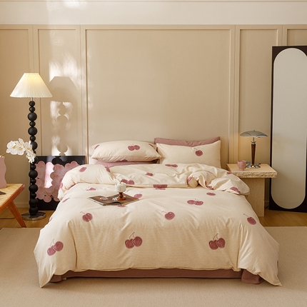 91家纺网 家纺一手货源 找家纺 2024新款全棉陶瓷磨毛印花四件套 甜甜时光-粉