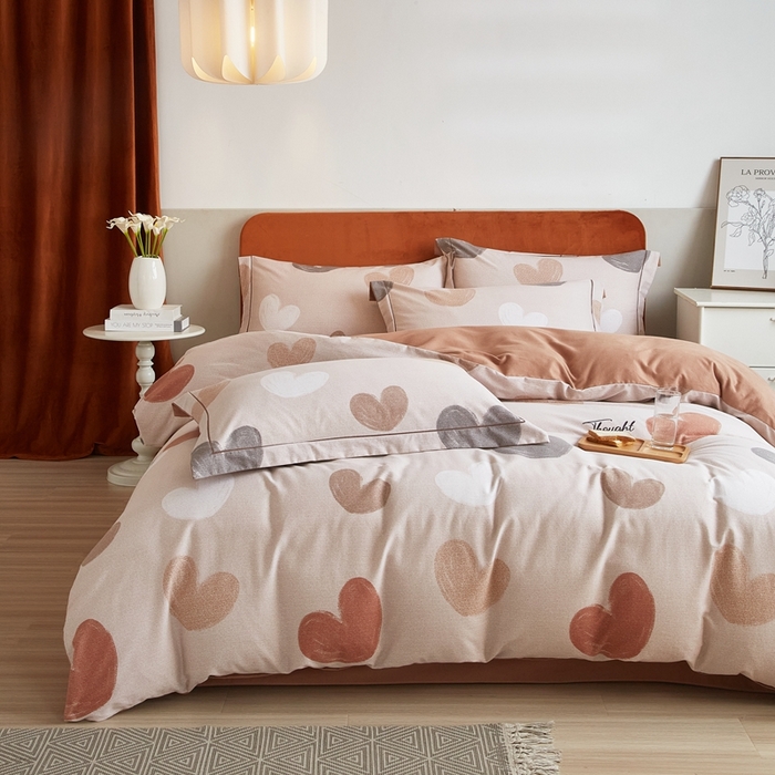 91家纺网 家纺一手货源 找家纺 2025新款全棉精梳磨毛印花四件套 缤纷爱恋