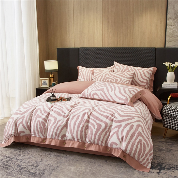 91家纺网 家纺一手货源 找家纺 沐白家居 2025新款全棉生态磨毛印花四件套-纽扣工艺款 玛德里-红